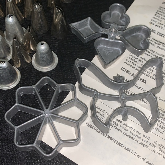 Vintage Cookie Cutter Decoration Icing Kit Pieces Metal - Picture 5 of 9